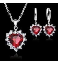 Swarovski Ana Taşlı, Zirkon Taş İşlemeli, Trend Kalp ,  Gümüş Takı Seti, Ahşap Kutu içerisinde (Kırmızı)