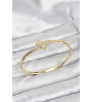 Pirinç Gold Renk Zirkon Taşlı Yonca Model Kadın Kelepçe Bileklik 5886 - HPSBYI8751-1250