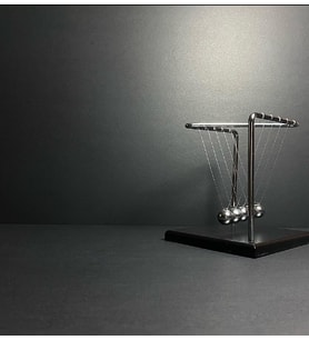 Newton Çarpışan Denge Topları Newton Beşiği