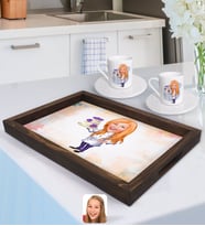 BK Gift Kişiye Özel Kadın Chef Karikatürlü Doğal Ahşap Tepsi ve 2’li Kahve Fincan Seti-2