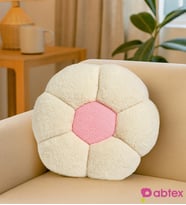 Dekoratif Çiçek Şeklinde Peluş Yastık 40 cm – Yumuşak ve Konforlu Tasarım (Ekru-Pudra)