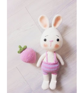 Tavşan Sunny ve Çileği Amigurumi Organik Oyuncak
