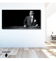 Panoramik Kanvas Duvar Tablosu Yukarı Bakan Atatürk