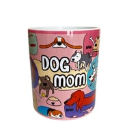 DOG MOM temalı dijital baskılı hediyelik tasarım kupa bardak. (Beyaz)