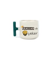 Krallar Da Nah Çeker Baskılı Yeşil Kulplu T Kupa - Komik Hediye Bardak Fincan Mug