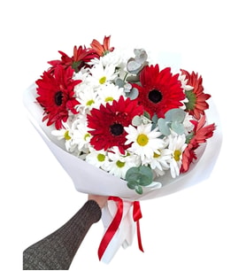 Beyaz Bukette Beyaz Papatya ve Kırmızı Gerbera