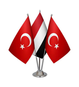 Masa Üstü Yemen Bayrağı Türk Bayrağı Üçlü Krom Direk Masa Bayrak Seti