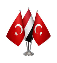 Masa Üstü Yemen Bayrağı Türk Bayrağı Üçlü Krom Direk Masa Bayrak Seti