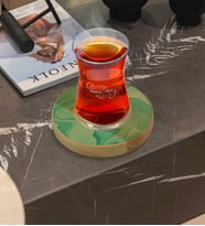 BK Gift Kişiye Özel Mermer Tasarımlı Doğal Ahşap Tabaklı Heybeli Çay Bardağı Model 1