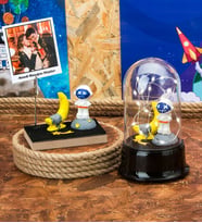 Astronot Tasarımlı Masaüstü Notluk ve Led Işıklı Fanus