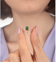 925 Ayar Gümüş Oval Zümrüt Taş Model Yüzük