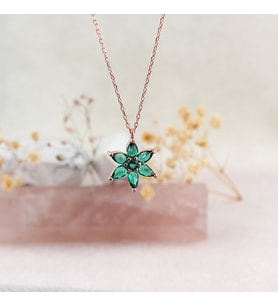 925 Ayar Gümüş  Yeşil Taşlı Lotus Çiçeği Kolye İnlove