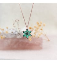 925 Ayar Gümüş  Yeşil Taşlı Lotus Çiçeği Kolye İnlove