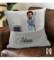 BK Gift Kişiye Özel Erkek Diş Hekimi Karikatür Tasarımlı Organizer Kumanda ve Atıştırmalık Cepli Gri Kırlent Yastık-1 Arkadaşa Hediye, Cepli Yastık