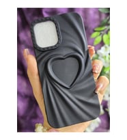 Iphone 16 Uyumlu 3D Kalpli Siyah Silikon Kılıf