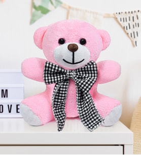 Özgüner Papyonlu Oturan Peluş Ayıcık – En Şık ve En Sevimli Arkadaş (%100 Yerli) (Pembe)