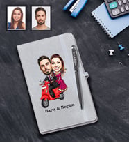 Kişiye Özel Vespa Motorcu Sevgili Karikatürlü Gri Defter Kalem Hediye Seti   Mod-3