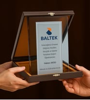 BK Gift Kişiye Özel Deri Kutulu Cam Plaket Set