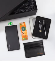 Kişiye Özel 10.000 Mah Siyah Renk Powerbank & 32 GB Usb Siyah Touch Kalem & Siyah Kartlık & Eyüp Sabri Tuncer Mini Kolonya Hediye Seti