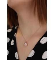925 Gümüş  Rose Kaplama Beyaz Taşlı Lotus Çiçeği Kolye