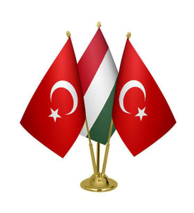Masa Üstü Macaristan Bayrağı Türk Bayrağı Üçlü Pirinç Direk Masa Bayrak Seti