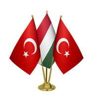 Masa Üstü Macaristan Bayrağı Türk Bayrağı Üçlü Pirinç Direk Masa Bayrak Seti
