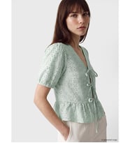 LCW Vision Yeşil Brode Bağlamalı Peplum Bluz