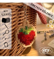 Etamina Çilek Figürlü Kanaviçe Anahtarlık Kiti