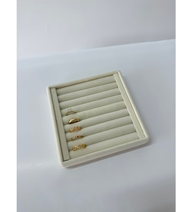 Yerli Üretim Süet Kumaş Krem Renk 15 cm / 15 cm Yüzük Sergileme Standı