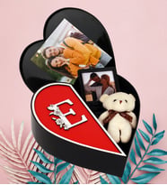 Kişiye Özel Kalpli Kutu Baş Harf Tasarımlı Kalp Kutu Ve Peluş Ayıcık Anahtarlık Ve Sök Tak Çerceve (Kırmızı-Beyaz)