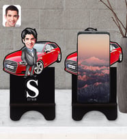 BK Gift Kişiye Özel Plakalı Erkek Audi A3 Karikatürlü Ahşap Biblo Telefon Standı-1
