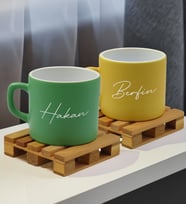 BK Gift Kişiye Özel İsimli 2’li Yeşil ve Sarı Renkli Middle Çay & Kahve Fincanı-1, Arkadaşa Hediye, Sevgiliye Hediye