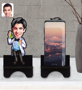 BK Gift Kişiye Özel Erkek Kimyager Karikatürlü Ahşap Biblo Telefon Standı-2