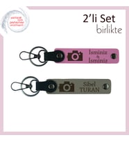 Anılarla Dolu Her Anahtar, Kamera Motifli, Kişisel 2’li Anahtarlık Hediyesi, Pembe-Kül Gri