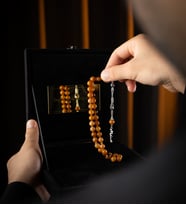 İsme Özel İmzalı Ateş Kehribar Tesbih – İsimli Gümüş Püsküllü, Kişiye Özel Yazılı Premium Kadife Kutulu - Hediyelik Tesbih