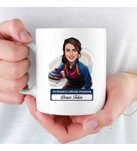 Kadın Curling oyuncusuna hediye Karikatürlü ve İsimli Kupa Bardak