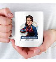 Kadın Curling oyuncusuna hediye Karikatürlü ve İsimli Kupa Bardak