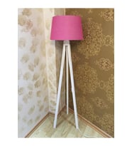 Modern Ahşap Lambader 3 Ayaklı Konik Başlık Fuşya Beyaz LY640