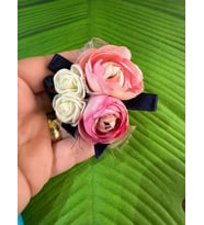 7X7 CM PEMBE GÜLLÜ TASARIM KABARTMA İĞNELİ BROŞ