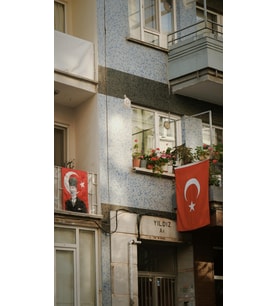 "Nostaljik Türk Bayraklı Ve Atatürk Temalı Balkon Mdf Tablo - Çerçevesiz Milli Bayram Serisi"