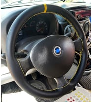 DİKİŞLİ DİREKSİYON KILIFI SİYAH DERİ SARI YÜZÜK SARI DİKİŞLİ FIAT DOBLO İÇİN (FOTODAKİ DİREKSİYON)