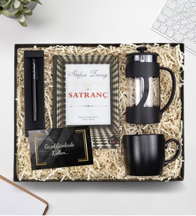 Kişiye Özel Mat Roller Kalem & Siyah Kupa & Siyah French Press & Satranç Kitap Hediye Seti
