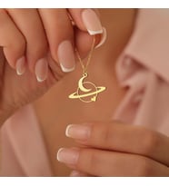 Kişiye Özel 925 Ayar Gümüş Tasarım Satürn Ay Kolye (Gold)