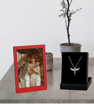 Kişiye Özel Fotoğraflı  Ahşap Çerçeve Ve Melek Kolye