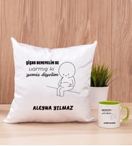 Kişiye Özel Varmış Ki Yemiş Diyelim Esprili Kare Yastık ve Yeşil Kupa