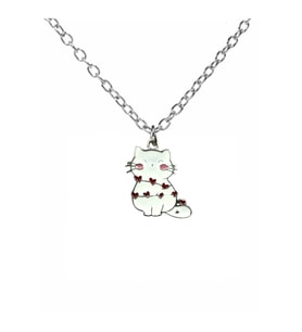 Beyaz Kalp Sarılı Kedi Figürlü Unisex Kolye – Sevgi ve Masumiyetin Simgesi (Gümüş)