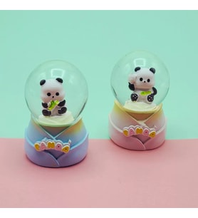 Panda Tasarımlı Işıklı Küçük Boy Kar Küresi