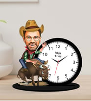 Kişiye Özel Karikatürlü Rodeo Temalı Ahşap Biblo Masa Saati