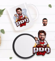 BK Gift Kişiye Özel Erkek Barbekü Chef Karikatürlü Beyaz Kupa ve Ahşap Bardak Altlığı Hediye Seti-1