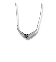 Angel Wings Siyah Kalp Figürlü Unisex Kolye – Masumiyet ve Gücün Sembolü (Gümüş)